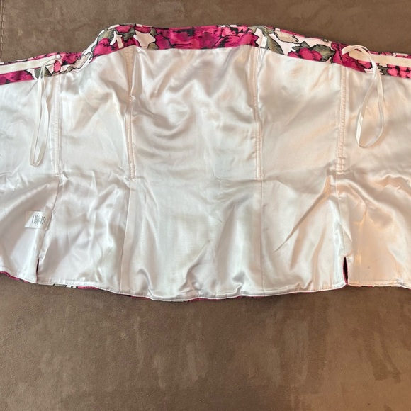 White House Black Market Corset Floral Top Like New! - Picture 3 of 6